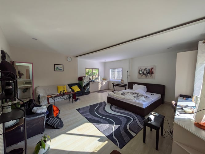 PXL_20251211_022014730.RAW-01.COVER